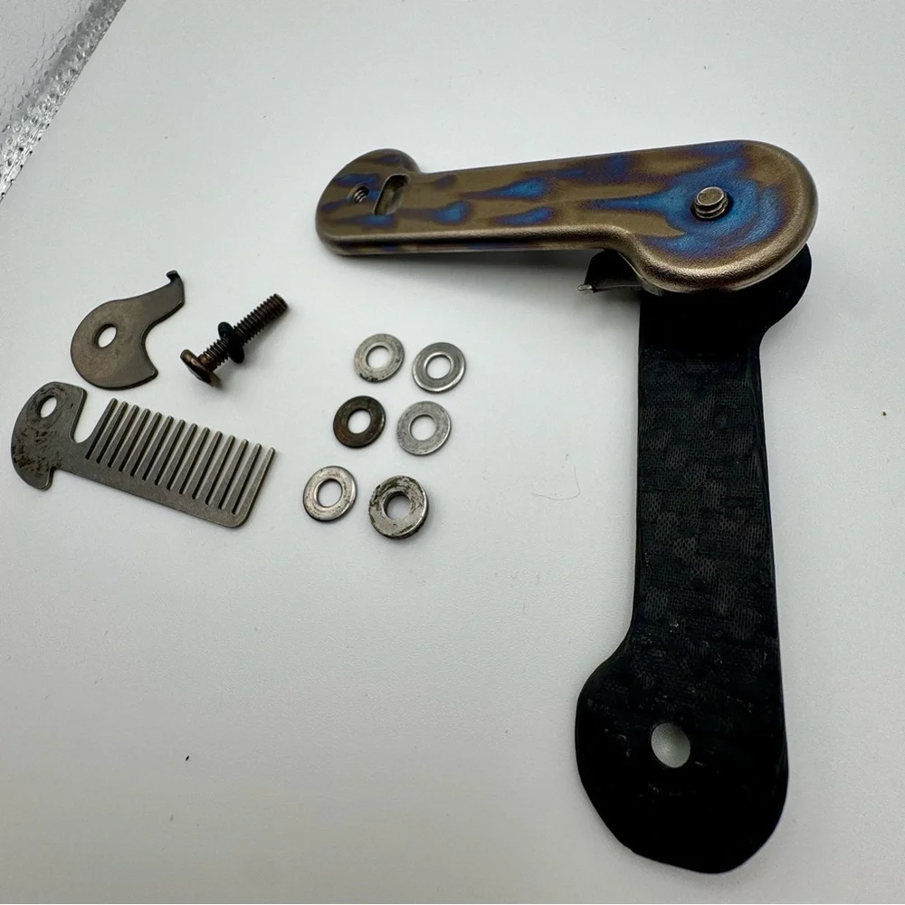 Black Carbon Fiber and Silver Titanium Key Holder by KeyBar